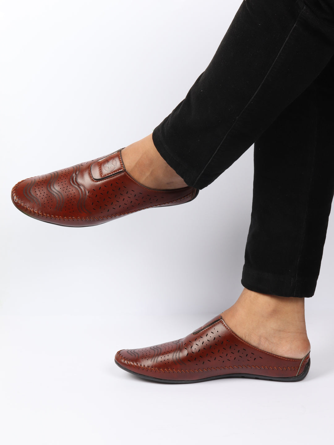 Men Maroon Ethnic Wedding Party Back Open Slip On Juttis and Mojaris