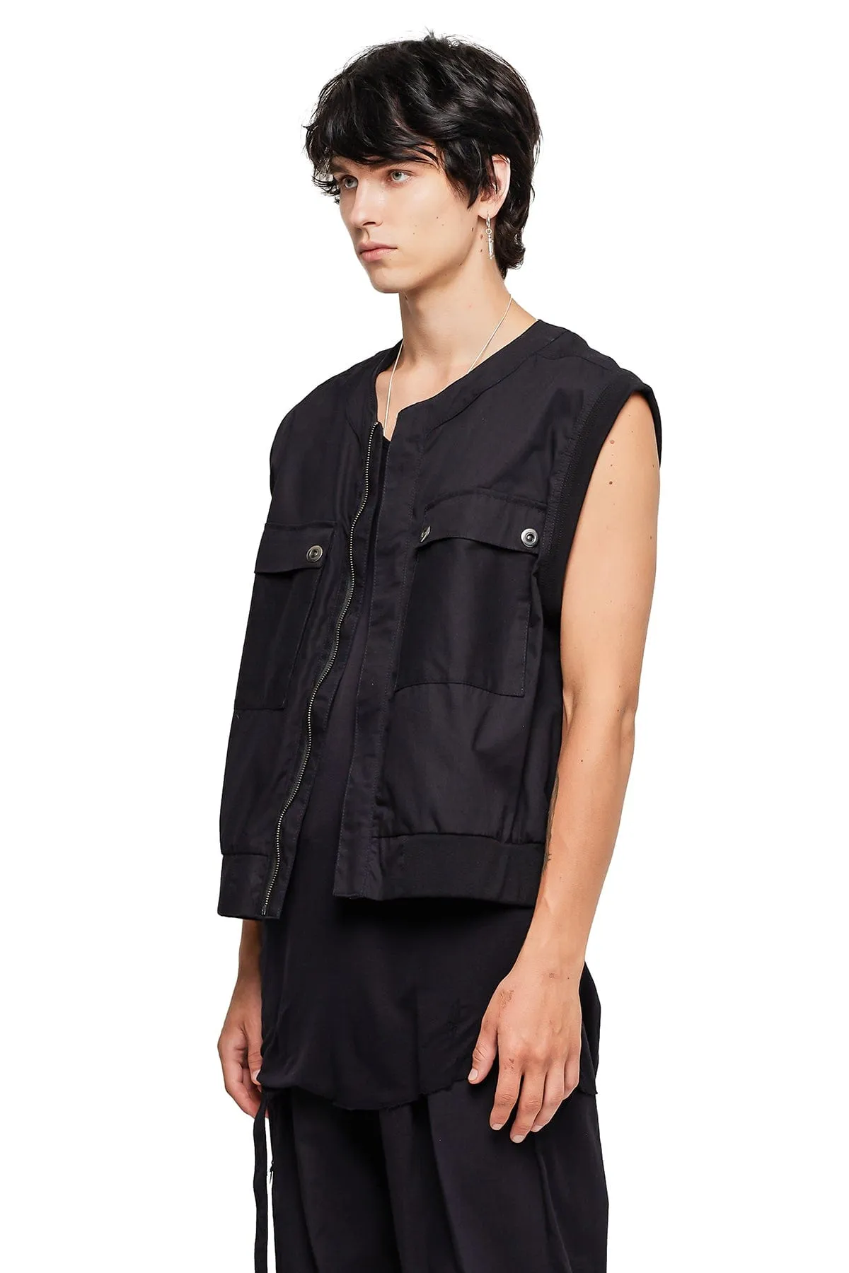 SLEEVELESS JACKET IN BLACK