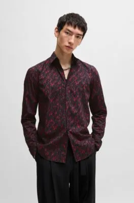 Slim-fit shirt in printed cotton poplin